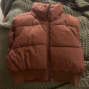 Cropped Zara puffer vest